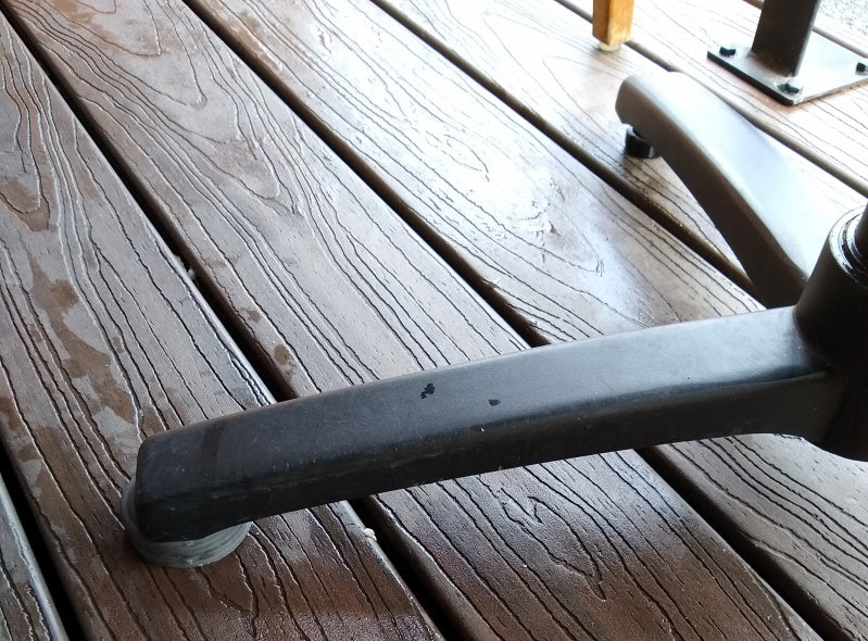 3 out of 4 adjustable feet make for a big wobble